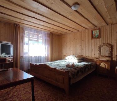 Soymy Apartment | Pet-Friendly Retreat at Хата у Карпатах - Guest Rated 10/10