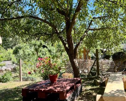 Skole Cabin | Cozy Retreat at Хвиля Гір - Ideal for Families and Pets