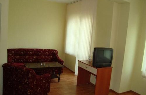 Asenovgrad Hotel | Pet-Friendly Hotel Complex Avalon with Pool & Restaurant