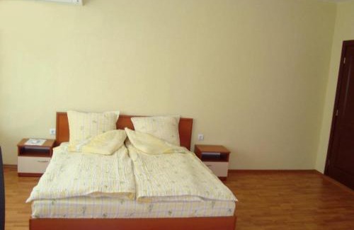 Asenovgrad Hotel | Pet-Friendly Hotel Complex Avalon with Pool & Restaurant