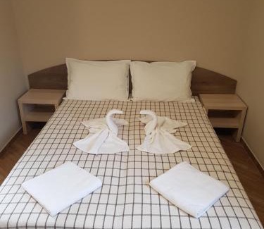 Apriltsi Hotel | Oceanfront Haven with Pool & Hot Tub at Хотелски комплекс САНЯ
