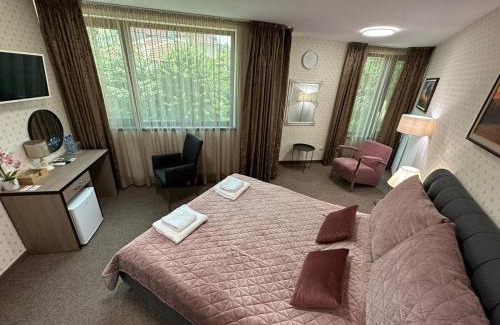 Haskovo Hotel | Eco-Friendly Retreat at Hotel AВРОРА with Hot Tub Access