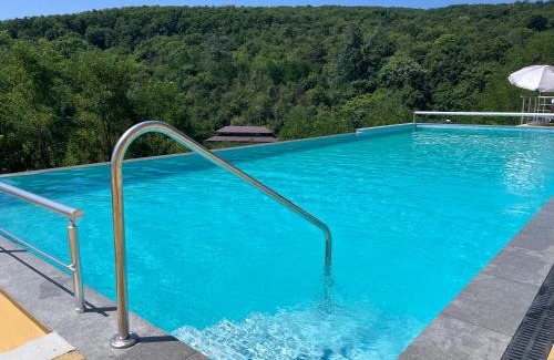 Mineralni Bani Hotel | Relax at Hotel "Божур" - Family-Friendly with Spa & Pool