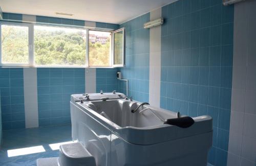 Mineralni Bani Hotel | Relax at Hotel "Божур" - Family-Friendly with Spa & Pool