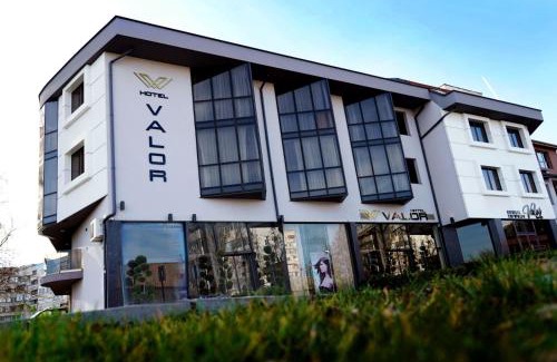Montana Province Hotel | Stellar Stay at Хотел Валор with Family-Friendly Amenities