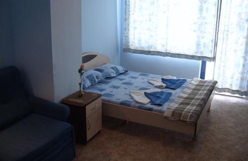 Chernomorets Hotel | Oceanfront Andi Hotel: Family-Friendly with Hot Tub Access