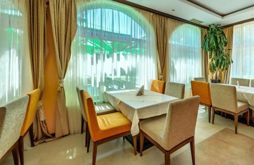 Panichishte Hotel | Relax at Hotel Magnoliya: Family-Friendly with Hot Tub