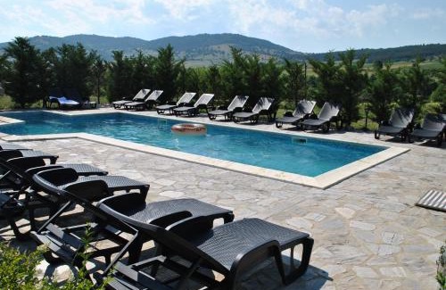 Rakitovo Hotel | Explore Hotel Планински кът: Family-Friendly with Pool!