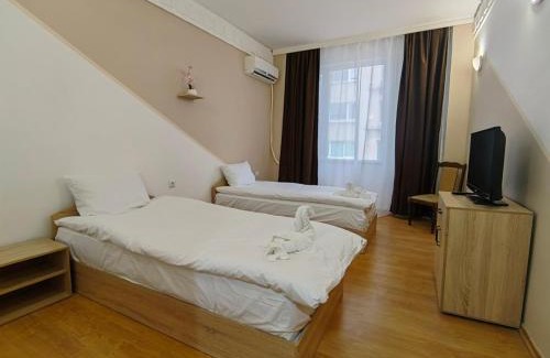 Vratsa Hotel | Pet-Friendly Comfort at Хотел Приятели with Breakfast Included