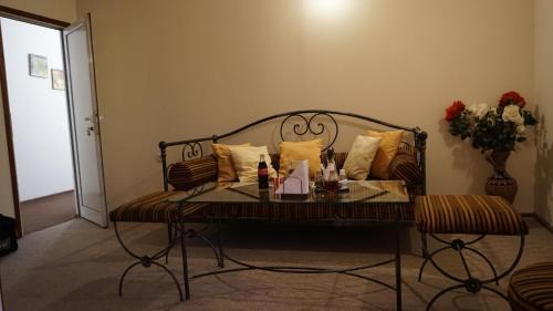Gorna Oryahovitsa Hotel | Discover Hotel-Restaurant Tiroliya: Family-Friendly Retreat
