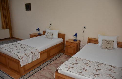 Troyan Apartment | Discover Hotel Sima: Oceanfront Bliss with Pool & Spa