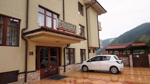Devin Hotel | Guest Rated 10/10 at Hotel Stilyana with Pool & Hot Tub