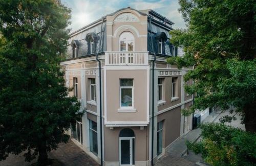Pleven Apartment | VIP APART HOUSE: 4-Star Family-Friendly Retreat