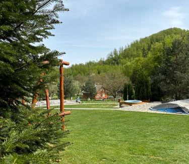 Vyzhnytsya Ski Chalet | Experience Tranquility at Хутір Стаєчне with Ocean Views