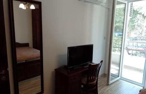 Gorna Banya Apartment | Discover Цвят бяло: Family-Friendly Retreat with Great Reviews