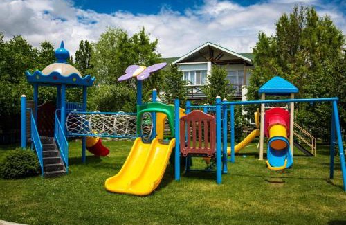 Cholpon-Ata House | Enjoy Comfort and Relaxation at ЦО Каприз Apartments