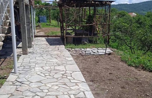 Armenia House | Family-Friendly Chkalov Guest House for Budget Travelers