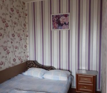 Dniprovs'kyi District Apartment | Discover Comfort at Чорних Запорожців 17 - Child Friendly Stay