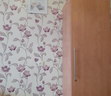 Dniprovs'kyi District Apartment | Discover Comfort at Чорних Запорожців 17 - Child Friendly Stay