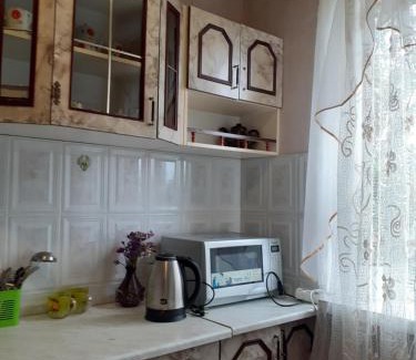 Dniprovs'kyi District Apartment | Discover Comfort at Чорних Запорожців 17 - Child Friendly Stay