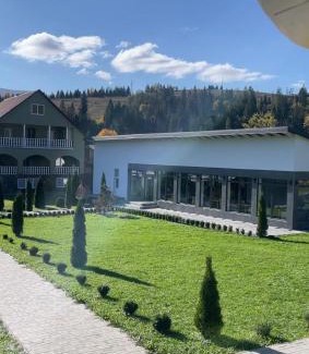 Izki House | Four Seasons: Family-Friendly Hotel with Breakfast Included
