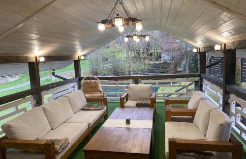 Slavske Ski Chalet | Experience the Comfort of Шале Маєток Смерековий