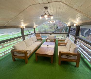 Slavske Ski Chalet | Experience the Comfort of Шале Маєток Смерековий
