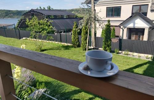 Chernivtsi Region Apartment | Idyllic Escape at Chalet Rutenia with Private Beach Access