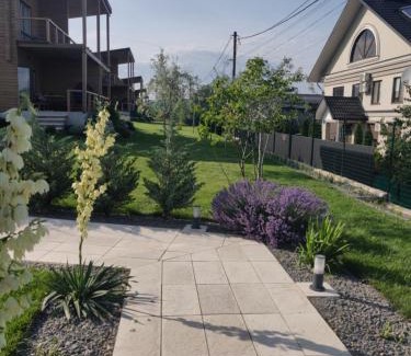 Chernivtsi Region Apartment | Idyllic Escape at Chalet Rutenia with Private Beach Access