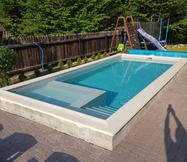 Vyzhnytsya House | Experience Tranquility at Шале "Тиша" - Pet & Child Friendly