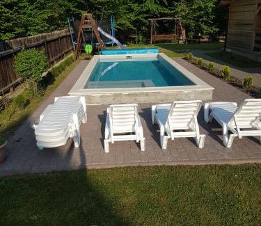 Vyzhnytsya House | Experience Tranquility at Шале "Тиша" - Pet & Child Friendly