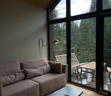 Yablunytsya Ski Chalet | Unforgettable Stay at Шале DEREVA - Guest Rated 10/10