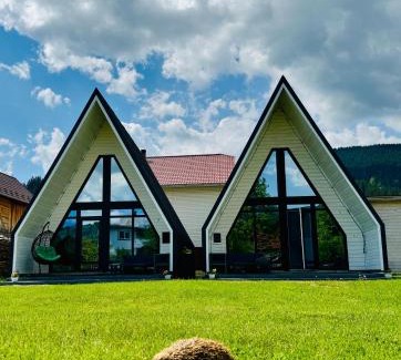 Verkhovyna Apartment | Experience Oceanfront Bliss at Шале WeLKoMe - Rated 9.6
