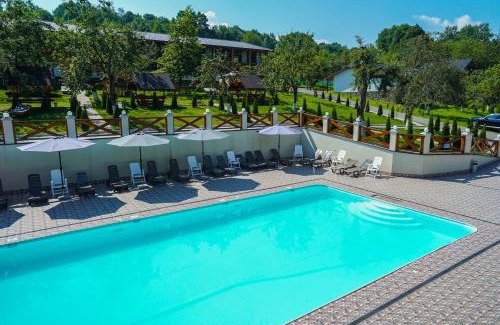 Shaian Apartment | Discover Шаян Гора: 4-Star Retreat with Pool & Breakfast