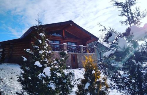 Shaian Apartment | Discover Шаян Гора: 4-Star Retreat with Pool & Breakfast