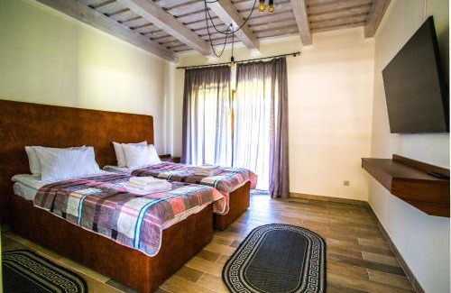 Shaian Apartment | Discover Шаян Гора: 4-Star Retreat with Pool & Breakfast