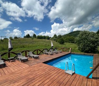 Plavya Apartment | Discover Sherwood: Pet-Friendly Hotel with Pool & Breakfast