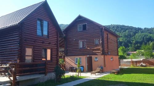 Rakhiv House | Experience ШОВКОВА КОСИЦЯ: Pet-Friendly Retreat with Breakfast