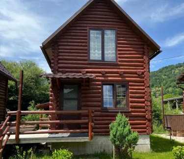 Rakhiv House | Experience ШОВКОВА КОСИЦЯ: Pet-Friendly Retreat with Breakfast