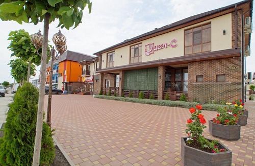 Anapa House | Discover Édem-S: Highly Rated Stay with Pool & Breakfast