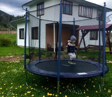 Iltsi House | Cozy ЮрДар: Pet & Child Friendly with Top Ratings!