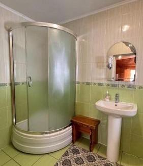 Dragobrat Hotel | Top-Rated Ялинка: Family-Friendly with Pool & Dining