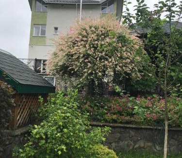 Skhidnytsya House | ЯрДана: Guest Rated 9.3 with Private Beach & Ocean Views