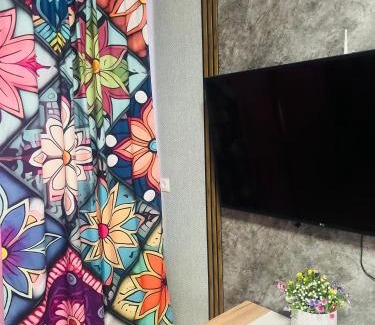 Karagandy Apartment | Vibrant Pop Art Apartment in Central Karaganda – 9.4/10