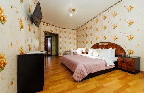Sukhinovka Apartment | Explore Comfort at Яскраві Квіти Apartments - 24/7 Access
