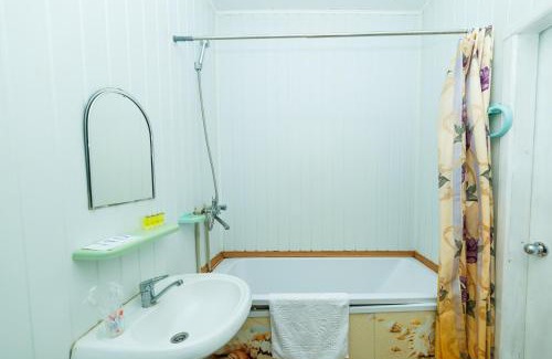 Sukhinovka Apartment | Explore Comfort at Яскраві Квіти Apartments - 24/7 Access