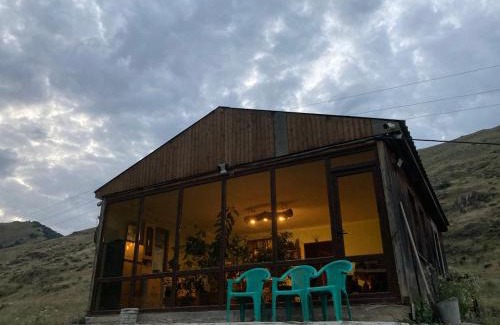 Armenia House | Escape to Далико от мира: Pet-Friendly Retreat with Pool