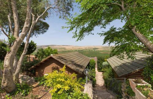 Ramot Naftali Bed & Breakfast | Discover אביב בכרם - Cozy Cabins with Jacuzzi & Scenic Views