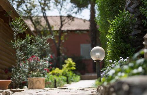 Ramot Naftali Bed & Breakfast | Discover אביב בכרם - Cozy Cabins with Jacuzzi & Scenic Views