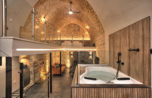Artists Colony House | Experience Unique Comfort at אבנים טובות with Hot Tub